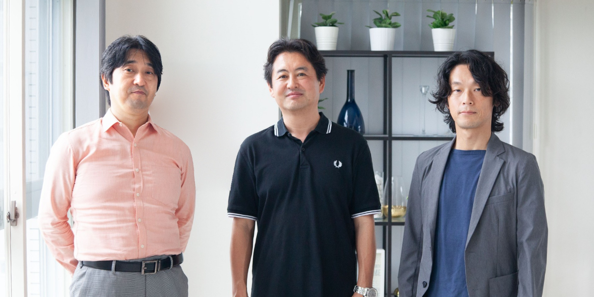 左から、開発統括責任者 四家和彦／代表取締役 熊崎隆人／BiNDup プロジェクトマネージャー 洪泰和